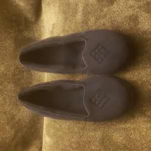 Women's Dear Foam slippers size M (7/8)